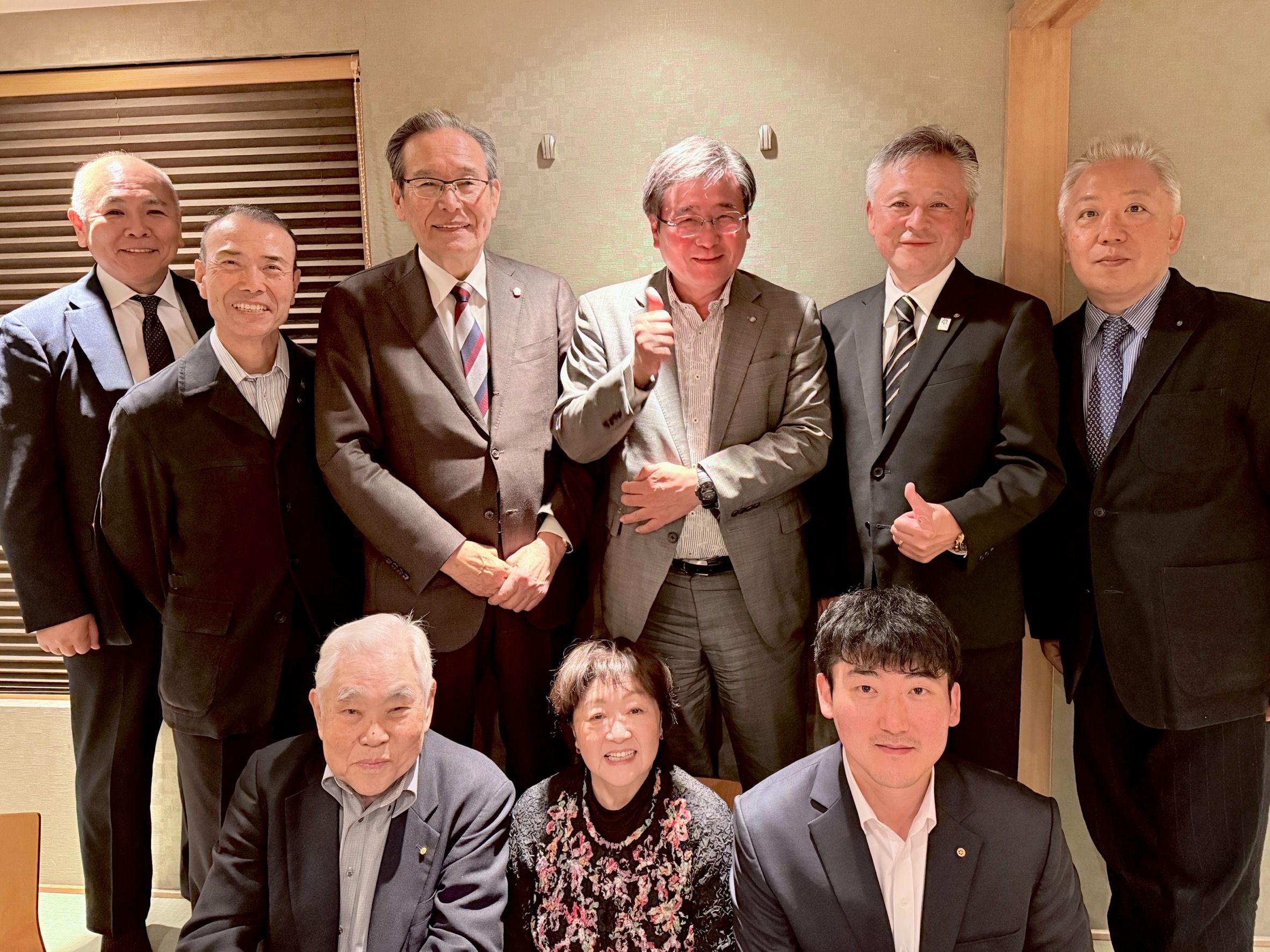 新会員三名を囲む5FOR1